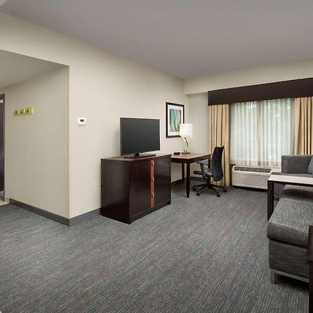 Hampton Inn & Suites Alpharetta-Windward Exterior photo