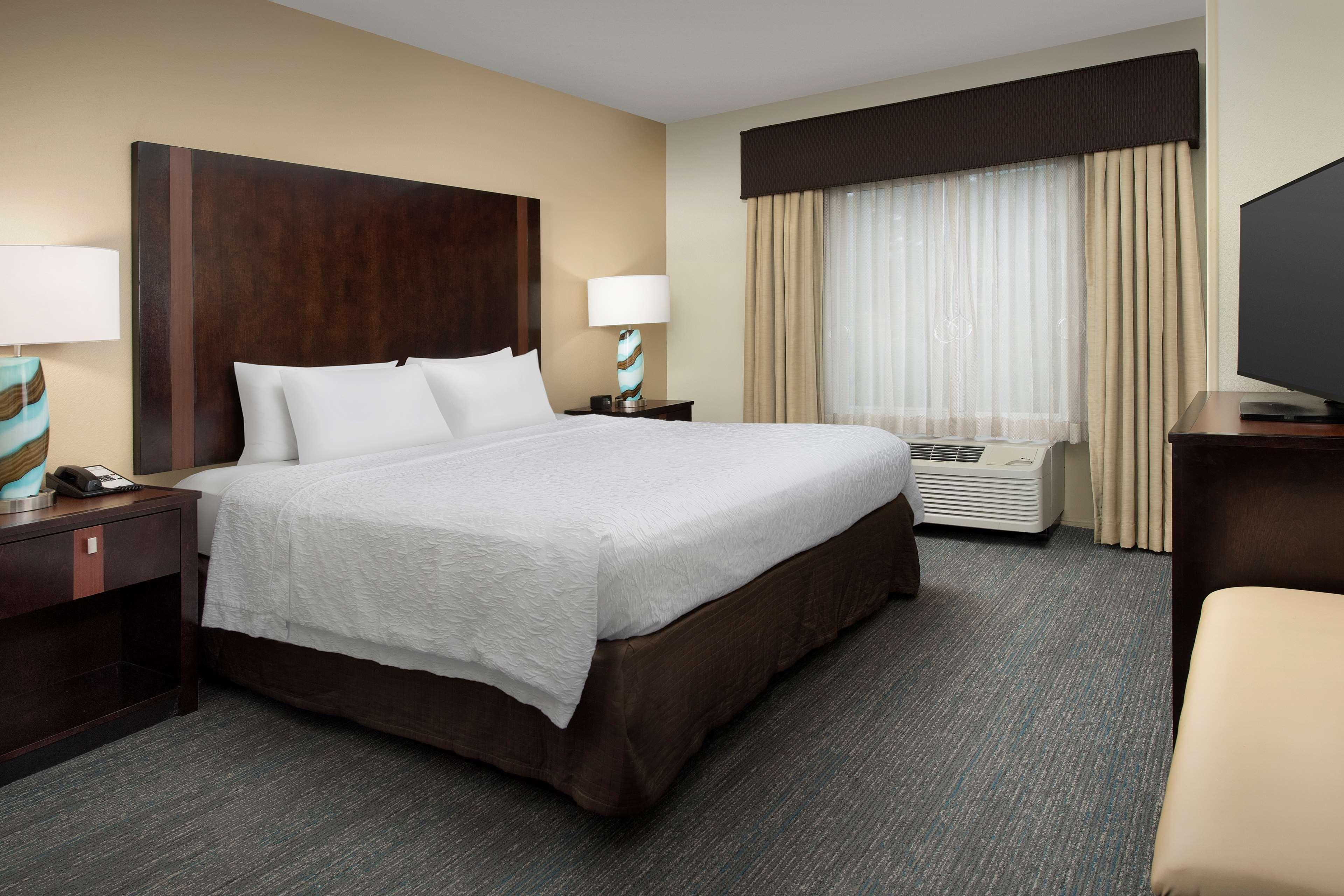 Hampton Inn & Suites Alpharetta-Windward Exterior photo