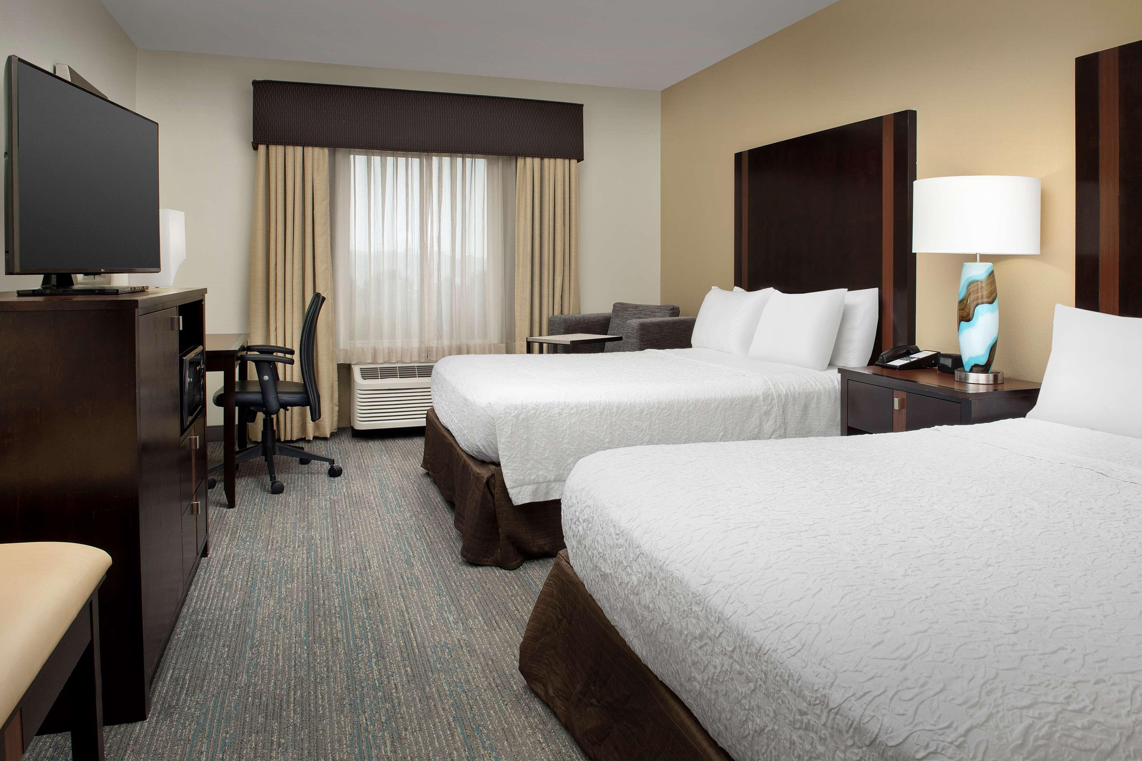 Hampton Inn & Suites Alpharetta-Windward Exterior photo