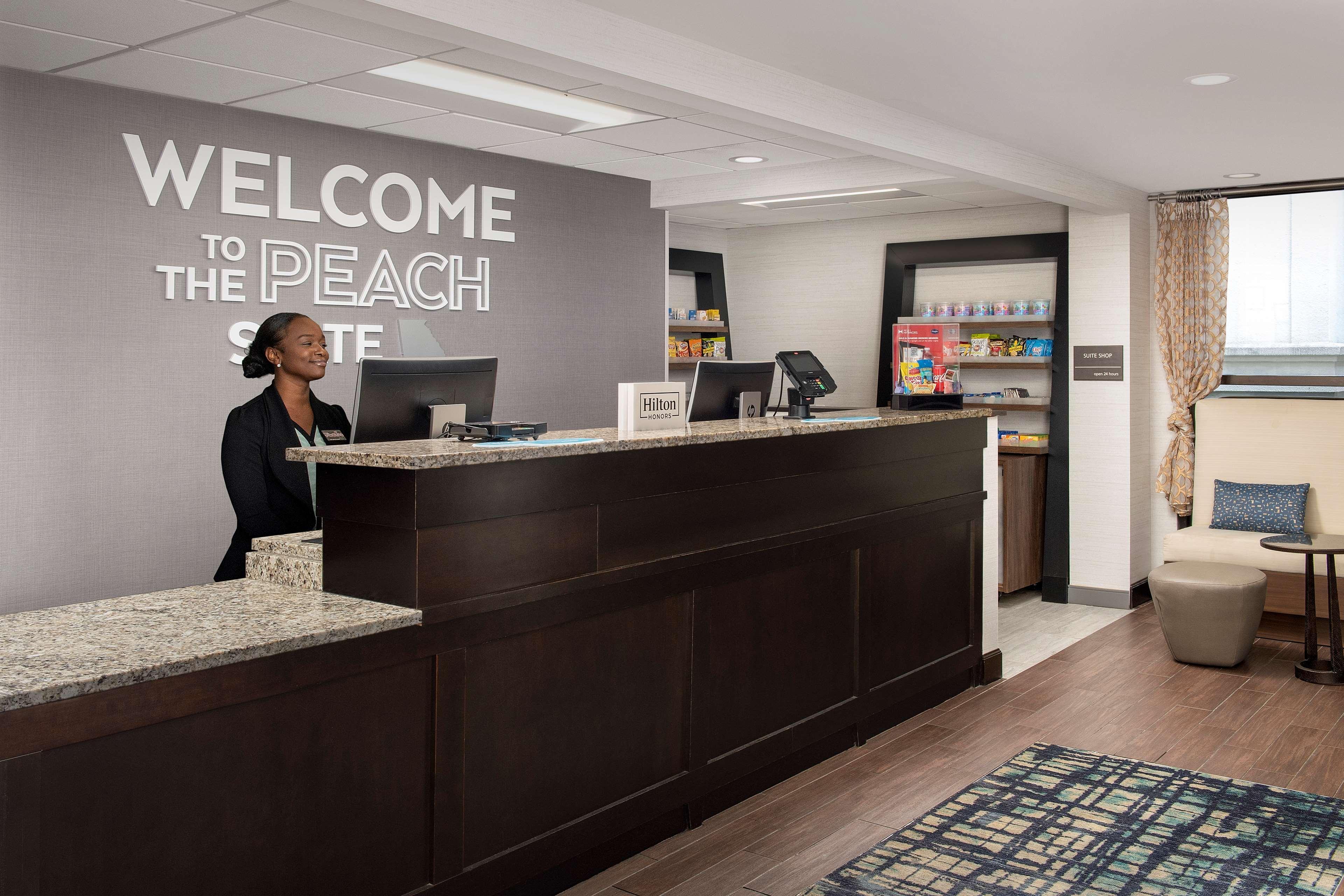Hampton Inn & Suites Alpharetta-Windward Exterior photo