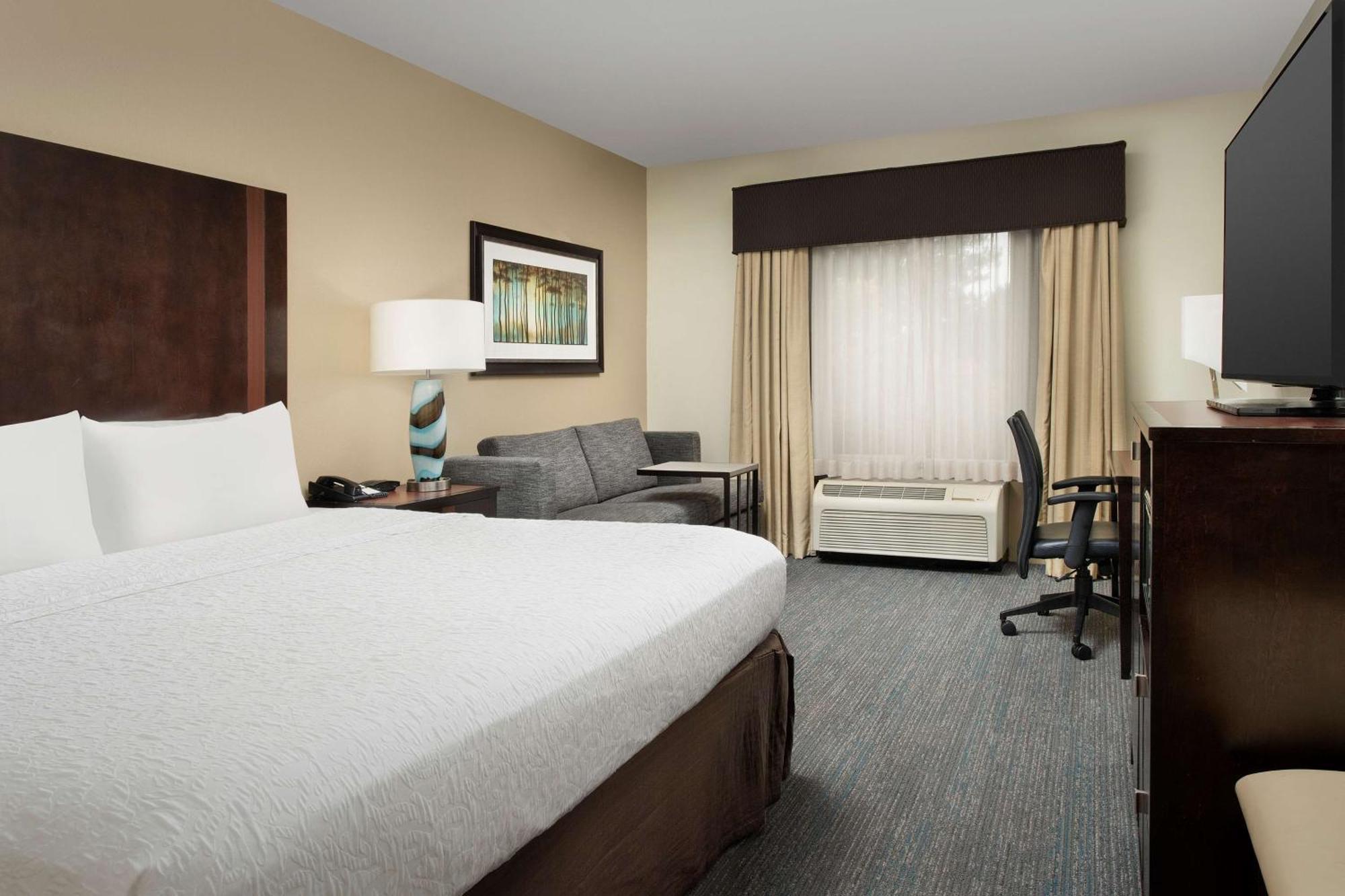 Hampton Inn & Suites Alpharetta-Windward Exterior photo