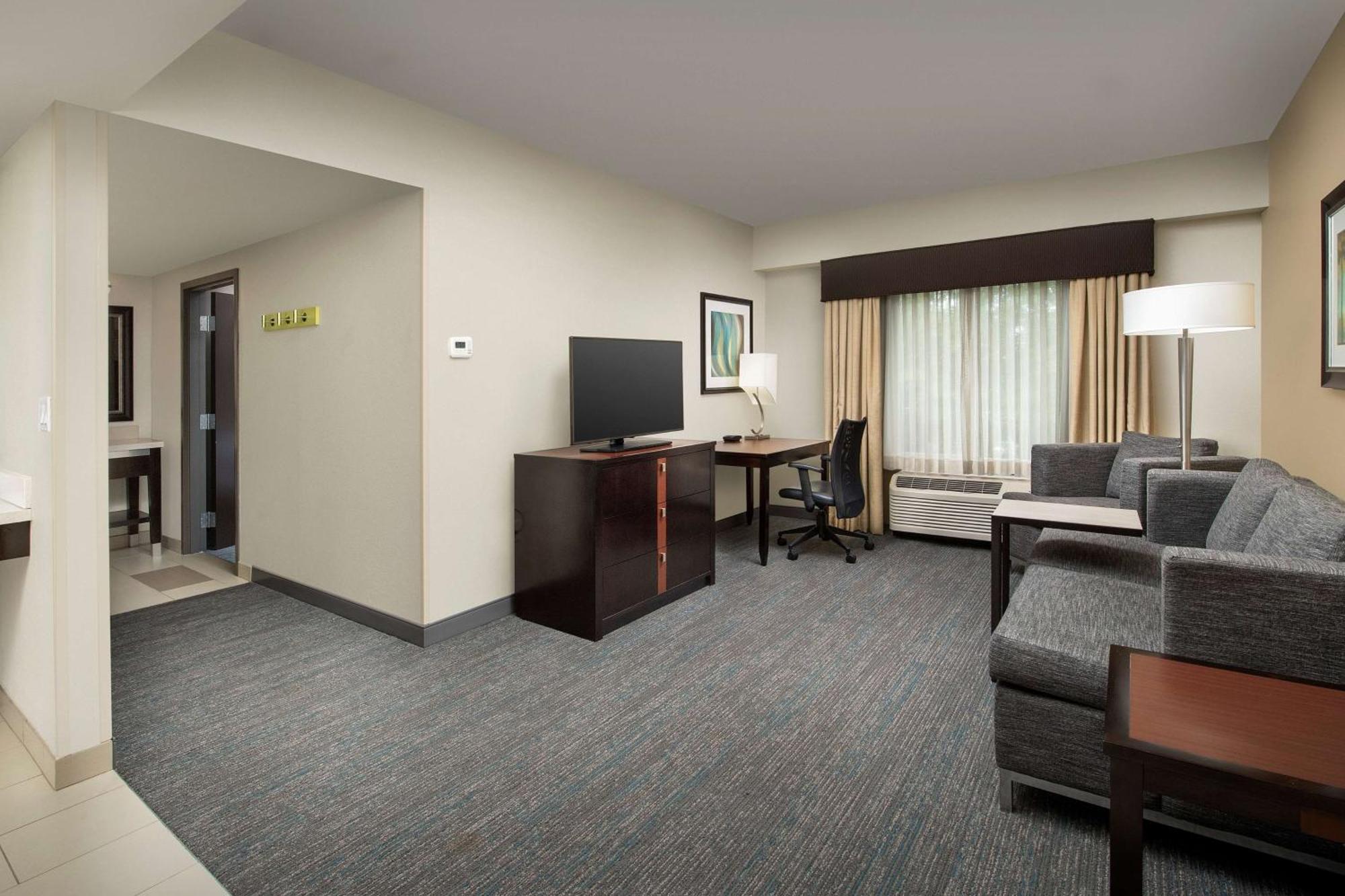 Hampton Inn & Suites Alpharetta-Windward Exterior photo