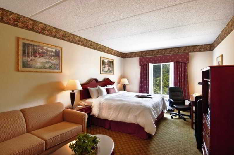 Hampton Inn & Suites Alpharetta-Windward Exterior photo